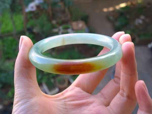 清朝老翡翠图片_价钱_识别方法，镯子，小挂件，扳指、珠串要多少钱   第2张