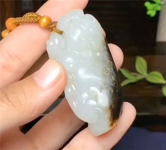 飘蓝花翡翠手镯好吗羊脂玉怎么判断成色？  第6张