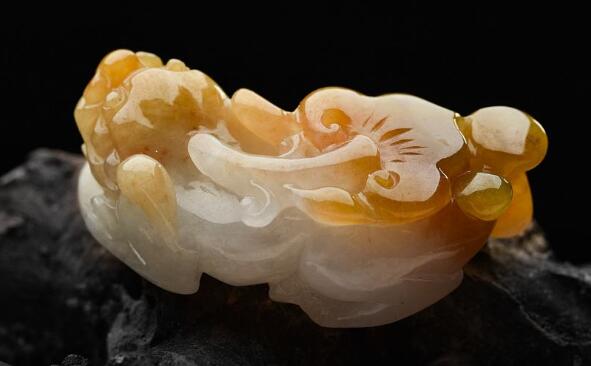 翡翠手镯a货带证翡翠貔貅不是人人都适合的，这些翡翠貔貅的寓意你不一定知道   第2张