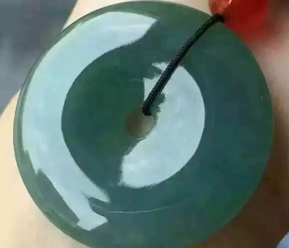 蓝水翡翠的价值如何？  第1张