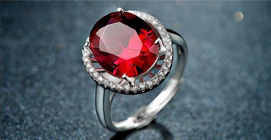 糯种淡绿翡翠手镯人工宝石就是假宝石吗？  第3张