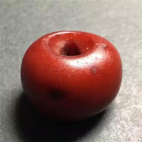 翡翠原石切开后图片 石头教你如何挑选老蜜蜡？  第1张