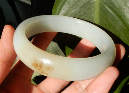 玉镯子一般多少钱网购别只考虑和田玉山料手镯多少钱，这些问题更该关注！  第2张