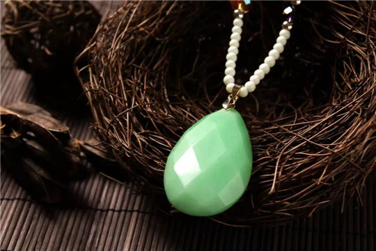 淘宝上买翡翠玉不是随便带的！佩戴玉石有哪些讲究？  第4张