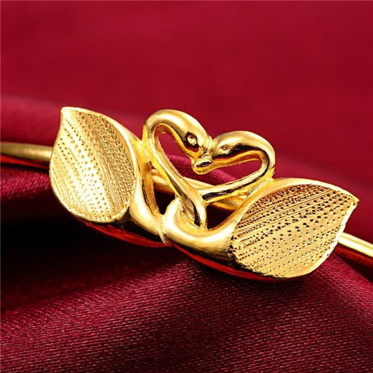 翡翠连锁买黄金饰品，要注意黄金的市场行情！  第2张