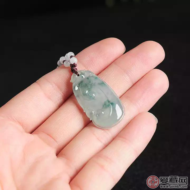 冰糯种翡翠如意应如何鉴别？ 