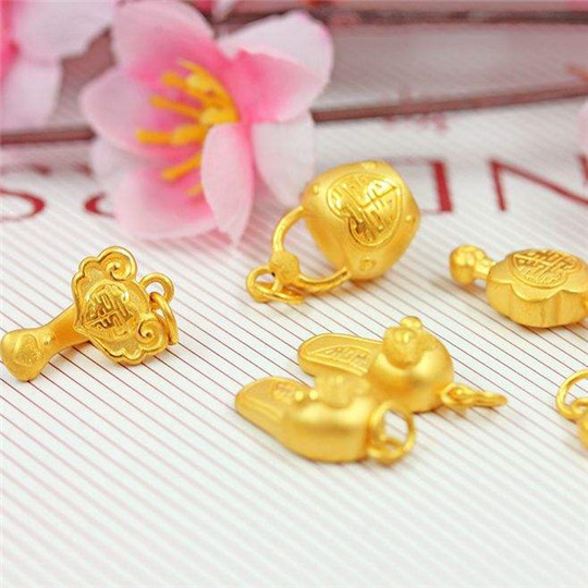翡翠连锁买黄金饰品，要注意黄金的市场行情！  第1张