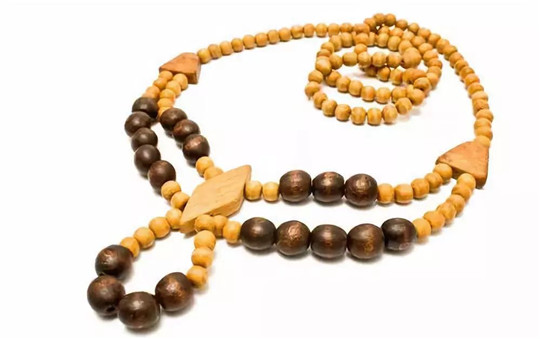 翡翠吊坠中等大小的照金压惊，银辟邪，玉石·······你的首饰有什么功效呢？  第5张