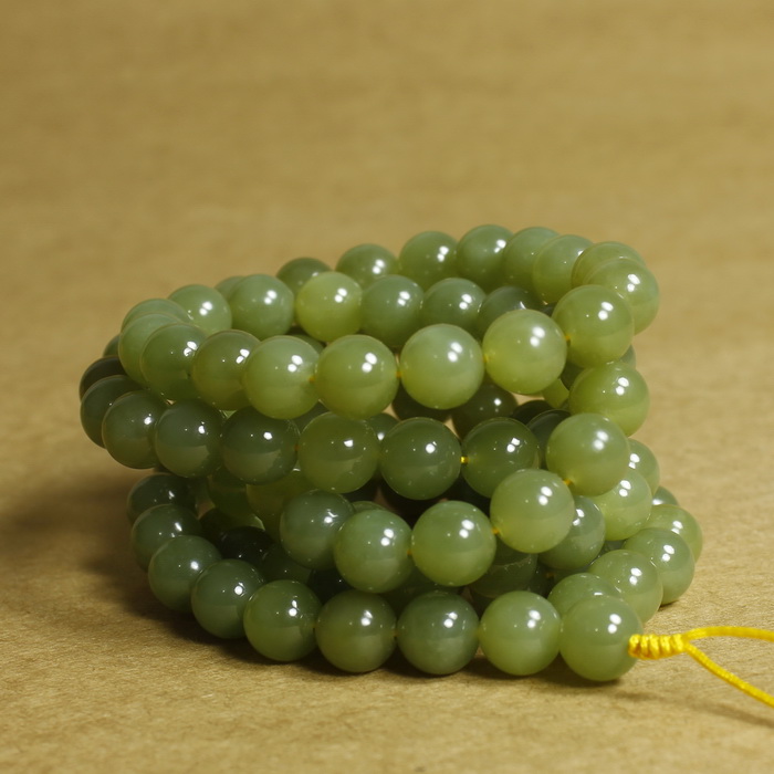 冰油种翡翠手镯玉佛珠不适合什么样的人佩戴？玉佛珠佩戴方式讲解   第1张