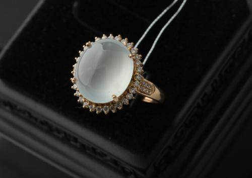 大连翡翠鉴定中心地址冰种翡翠鉴定方法有哪些？如何鉴别冰种翡翠的真假？   第2张