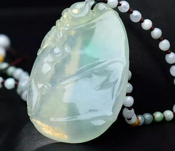 天鹅翡翠吊坠晴水翡翠价格暴跌？这是真的吗？  第5张