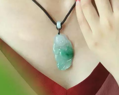 翡翠市场日渐两极化，你的翡翠是涨还是降？  第6张