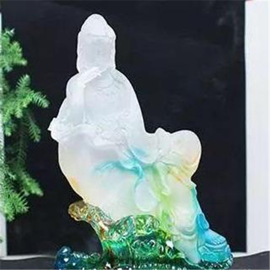 翡翠吊坠正阳绿琉璃还是翡翠？泰国供奉百年的“翡翠“观音，绿到让人睁不开眼  第2张