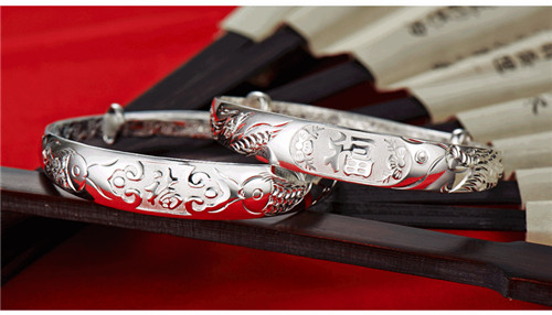 每天佩戴银手镯，究竟是好还是不好？  第2张