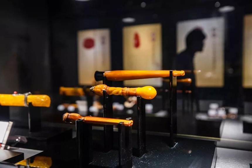 翡翠手镯 女人缅甸琥珀和波罗的海琥珀有哪些区别？  第15张