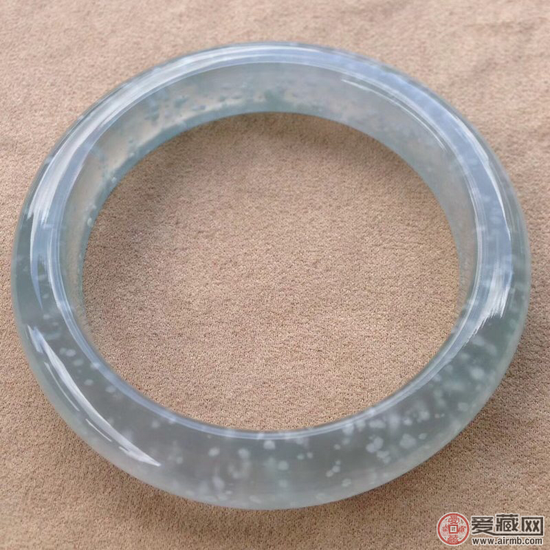 冰糯种翡翠手镯飘花鉴赏价值高吗 