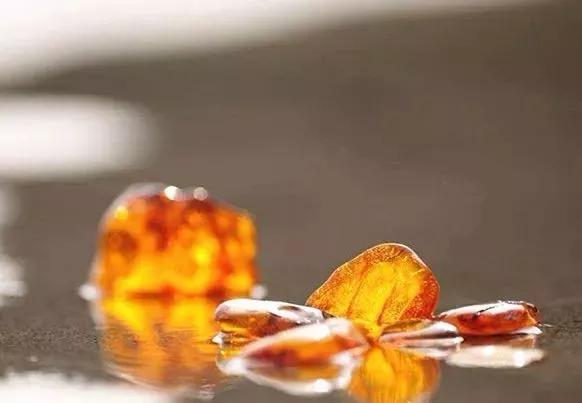 翡翠手镯 女人缅甸琥珀和波罗的海琥珀有哪些区别？  第9张