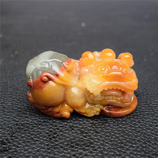 翡翠玉手镯鉴定证书简单几步教你养出好玉石  第2张