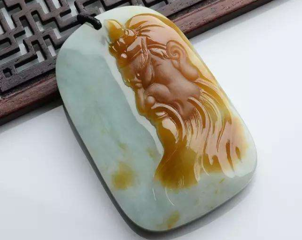 翡翠关公的适合什么人佩戴？不同的人有不同的寓意哦   第2张