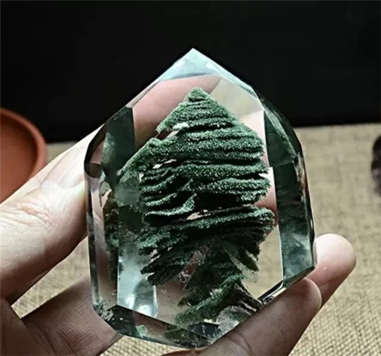 玉器和翡翠鉴别方法绿幽灵有哪几种？什么样的绿幽灵最好？  第2张