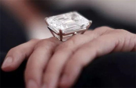 紫色翡翠戒指好看吗买钻戒要选四爪好还是六爪好？  第2张