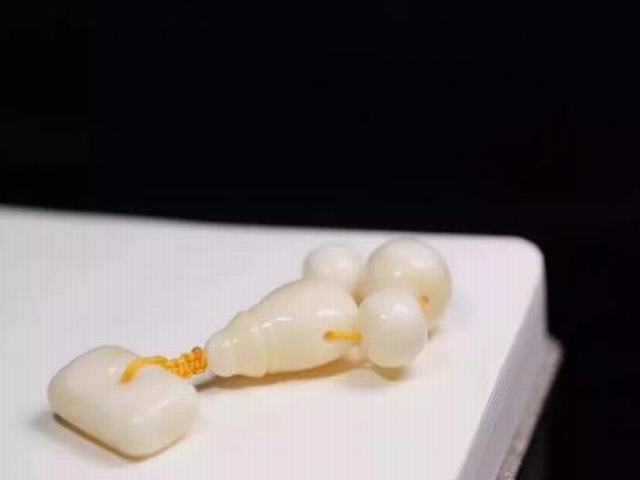 白蜜为何会越戴越黄？  第3张