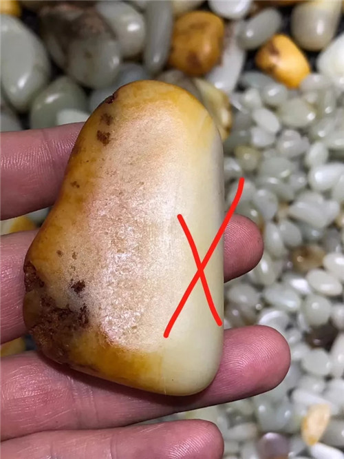 大熊翡翠手镯价位爱“捡漏”的朋友，遇见这种“和田玉”可要注意啦！！  第3张