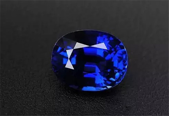 翡翠 _花瓶吊坠身为国际四大名贵宝石之一的蓝宝石，价值到底有多高？  第2张