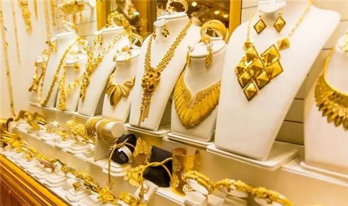 国内十大翡翠品牌排行黄金现在还保值吗？看看最新数据！  第5张