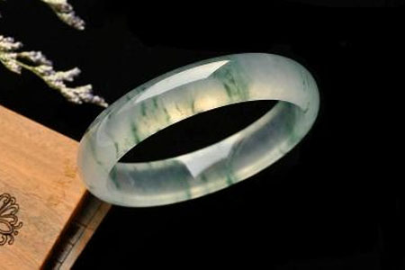 糯种翡翠原石赌石水种翡翠好不好 水种翡翠的特点 