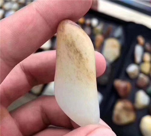 翡翠手镯磕了下玩玉误区多，你知道多少？  第12张