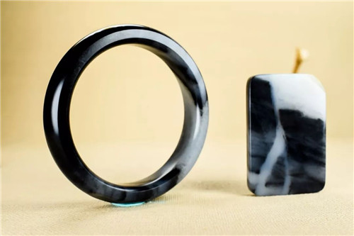 地摊上买玉真的不靠谱吗？  第4张