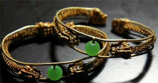 豆绿无水翡翠手镯猫眼石也能走复古风！  第1张