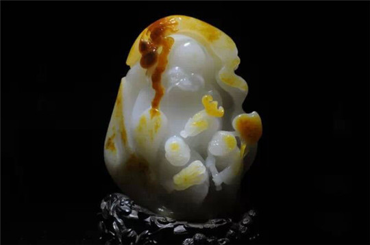 翡翠挂件钻了两个孔人和玉石互相养护的三大秘密！  第6张