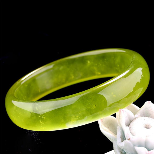 绿色的就是翡翠吗？国内还有哪些绿色玉石？  第3张