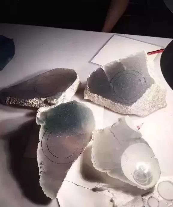 翡翠平安扣女 貔貅绝品小雪花棉，难得一见，翡翠赏析！   第1张