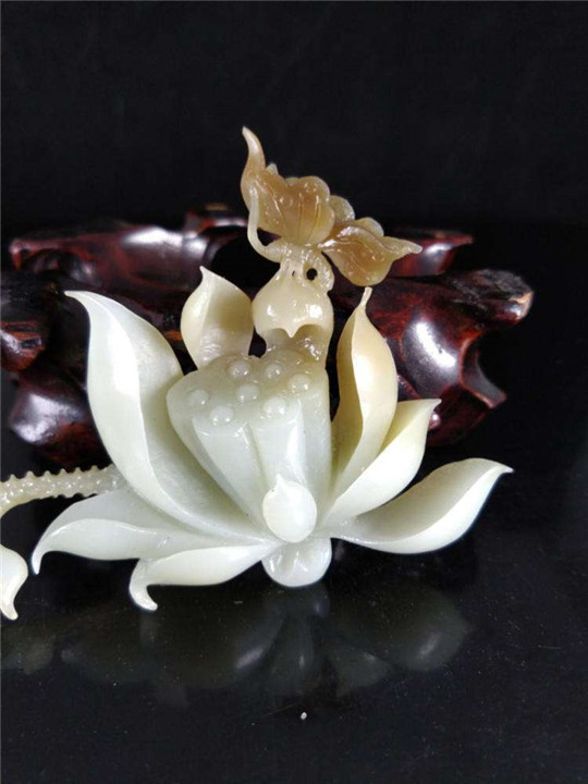 和田玉莲花寓意多，你了解吗？  第2张
