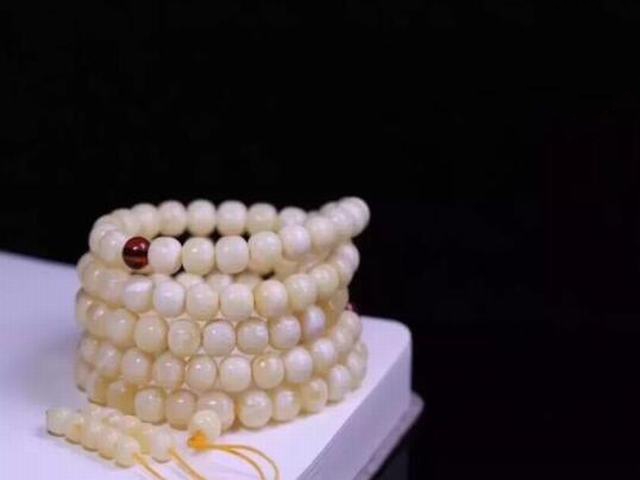 白蜜为何会越戴越黄？  第5张