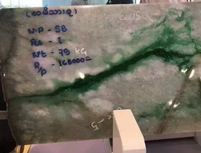 翡翠翡翠原石选购基础知识与方法共享   第2张