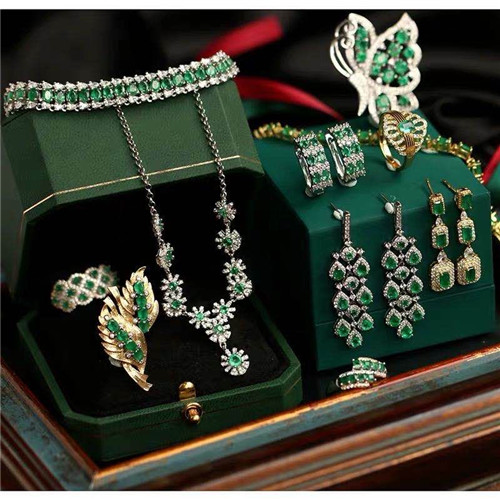 女人越喜欢买珠宝，竟然代表社会越进步？  第2张