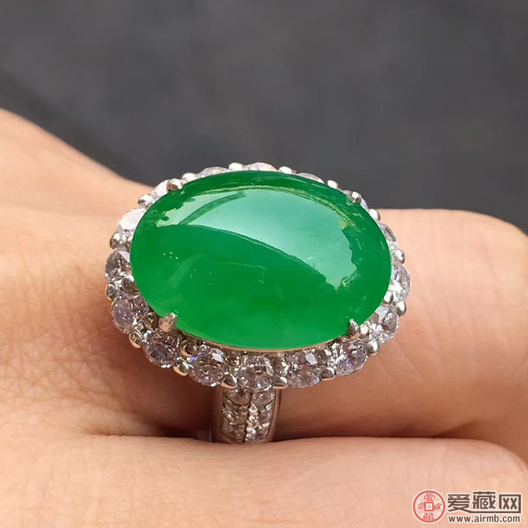 翡翠饰品价格怎样鉴定真翡翠呢 