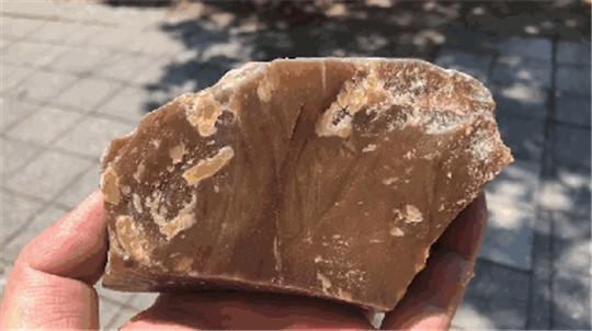 翡翠_手镯_心和田糖玉，你知道多少？它似红糖，是这样吗？  第3张