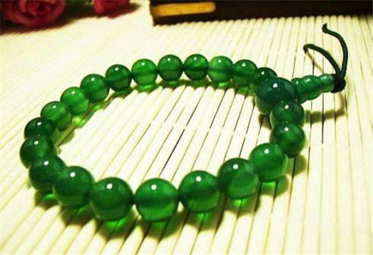 绿色的就是翡翠吗？国内还有哪些绿色玉石？  第1张