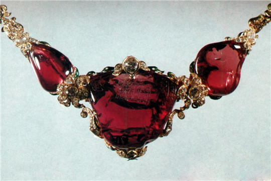 带你一起“打假”王室珠宝  第3张