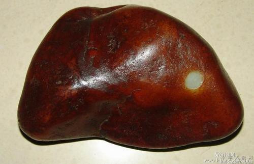 翡翠手镯颜色绿自己捡的石头是不是玉石，怎么判断？  第5张