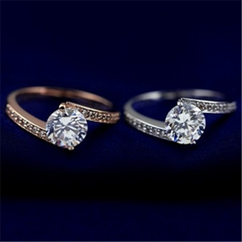 带翡翠手镯的讲究春节买金饰警惕套路，了解这些潮流不亏损  第4张