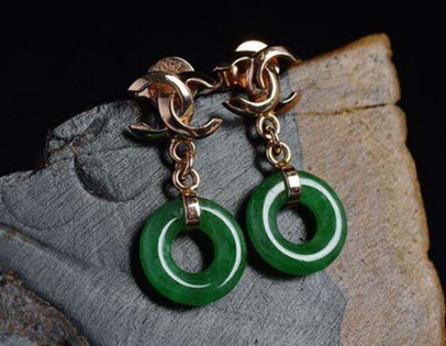 翡翠耳环的来源 翡翠耳环有哪些款式 