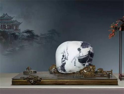 这个村庄的人不种田不种地，却靠捡石头家家买车买房  第2张