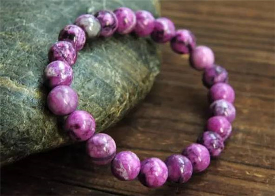 黄翡翠戒指的价格珠宝黑、裂、暗淡？怎么办？  第3张