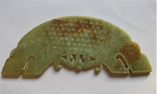 岫岩玉杂质有哪些，对价格有影响吗？  第3张